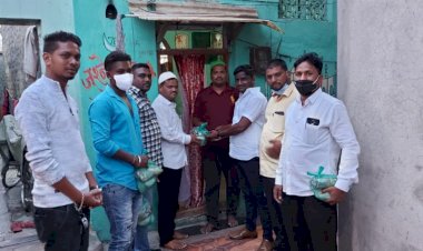 पंढरीत मुस्लिम समाजाला केले   रमजान इद साठी साहित्य वाटप