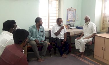 आमदार दादासाहेब यांनी घेतले मा. आमदार आबासाहेब यांचे आशिर्वाद   भाई गणपतराव देशमुख यांच्या तब्बेतीचीही केली आस्थेनं चौकशी 