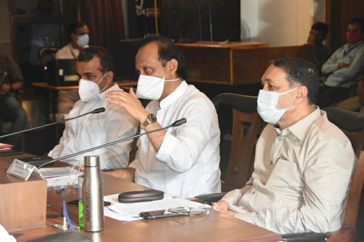 _*आषाढी वारी पालखी सोहळ्याबाबत वारकरी संप्रदायातील मान्यवरांसोबत उपमुख्यमंत्री अजित पवार यांची चर्चा*_  *आषाढी वारी पालखी सोहळ्याबाबत*  *मंत्रीमंडळ बैठकीत चर्चा करुन सर्वानुमते अंतिम निर्णय घेण्यात येणार*                                                              *- उपमुख्यमंत्री अजित पवार यांची माहिती*