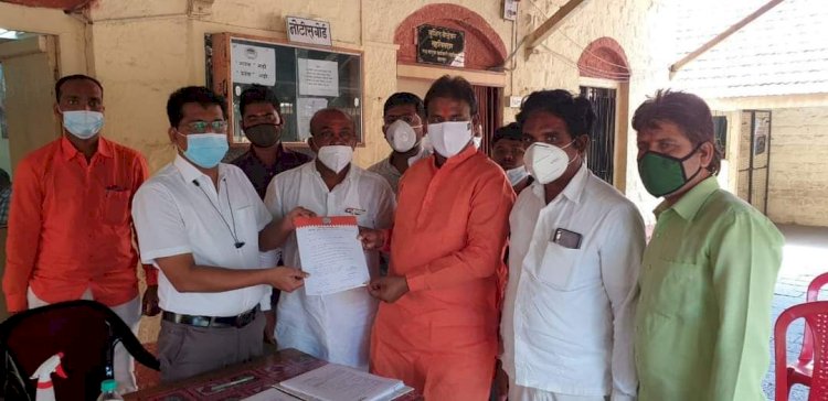पंढरीतील विविध मागण्यांसाठी मनसेचे तहसीलदारांना निवेदन :