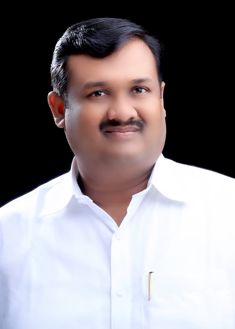 सहकार शिरोमणी साखर कारखान्याचे विरुद्ध आर आर सी च्या कारवाईसाठी प्रादेशिक सह (साखर) यांच्याकडे केली मागणी !  याच कारखान्याचे संचालक दीपक पवार हे ऊस उत्पादकांच्या हक्काचे पैसे मिळवून देण्यासाठी चेअरमन काळे यांच्या विरुध्द आतापासूनच मैदानात