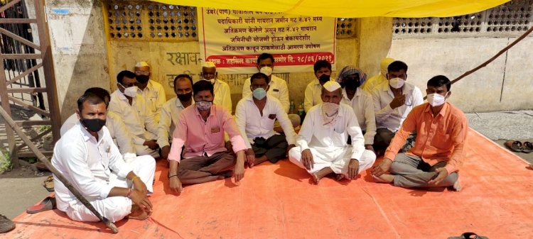 प्रहारच्या पदाधिकाऱ्यांनी लाटलं तीन एकर गायरान*  *उंबरे ग्रामस्थांचे उपोषण सुरू*  *पंढरपूर तालुक्यातील प्रकार*