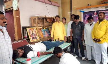 माजी नगराध्यक्ष वामनतात्या बंदपट्टे यांच्या वाढदिवसानिमित्त रक्तदान शिबीर!