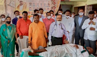 *_मुख्यमंत्री उद्धवजी ठाकरे  यांच्या वाढदिवसानिमित्त आरोग्य शिबीर  सम्पन्न_*   *_ युवासेनेने आयोजित केले होते शिबीर_*  *_यामध्ये २१७ रुग्णांनी मोफत घेतला लाभ_* 