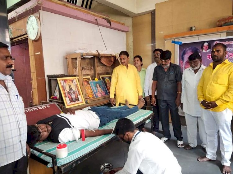 माजी नगराध्यक्ष वामनतात्या बंदपट्टे यांच्या वाढदिवसानिमित्त रक्तदान शिबीर!