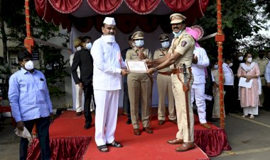 *करकंब पोलिसांनी संकटात जोपासलेल्या माणुसकीचा करण्यात आला सन्मान*