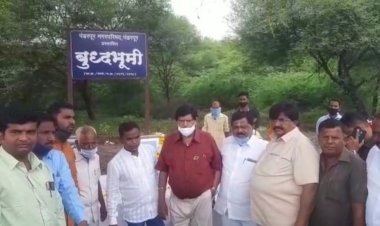 *पंढरपूरच्या बुद्धभूमीसाठी केंद्राकडून पन्नास कोटी रुपयाचा निधी देणार : ना. रामदासजी आठवले*  *बुद्धभूमीवर  .ना. रामदास आठवले यांच्या हस्ते श्रीलंकेतील बोधिवृक्षाचे रोपण :*   