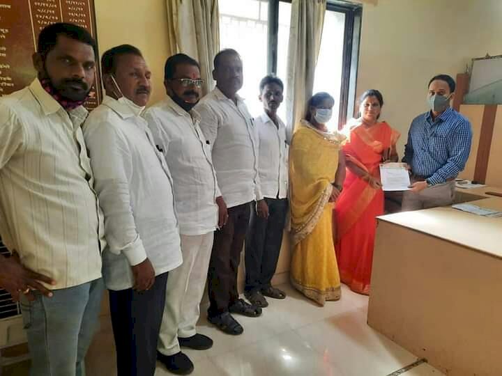 *ओझेवाडी पंढरपूर रस्त्याच्या दुरुस्तीसाठी ग्रामस्थ आक्रमक*!  *उपसभापती राजश्री भोसले यांनी दिला रास्ता रोकोचा इशारा*