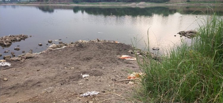 *आंबे येथील वाळू चोरीवर महसूल विभागाची करडी नजर!*  *दोन अज्ञात इसमांवर तालुका पोलिसात गुन्हे दाखल*