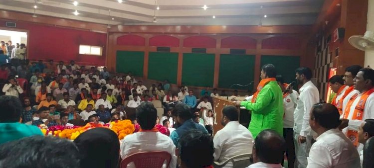 *आगामी निवडणुकीत मनसेच्या पाठीशी खंबीरपणे उभे राहा:,दिलीपबापू धोत्रे*  *मराठवाड्यातील परभणी जिल्ह्यात शेकडो युवकांचा मनसेत पक्षप्रवेश ,,*