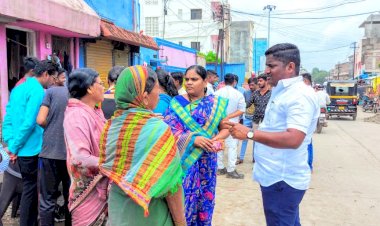 *नवीन मतदार नोंदणीसाठी उमेश सर्वगोड यांच्या नेतृत्वाखाली मित्रमंडळचा पुढाकार* *संतपेठ परिसरातील शेकडो  नवयुवक आणि युवतींनी घेतला या अभियानाचा लाभ*