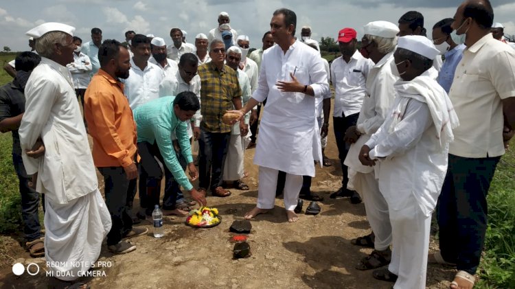 *लोकसहभागातील रस्ता इतरांना आदर्श ठरेल : आ. प्रशांत परिचारक*  *बोहाळीयेथे शेतकर्‍यांनी तयार केलेल्या मुरमीकरण रस्त्याचे उदघाटन*