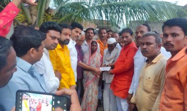 *अतिवृष्टीमुळे नुकसानग्रस्त कुटुंबांना मनसेचा मदतीचा हात :: दिलीप धोत्रे*