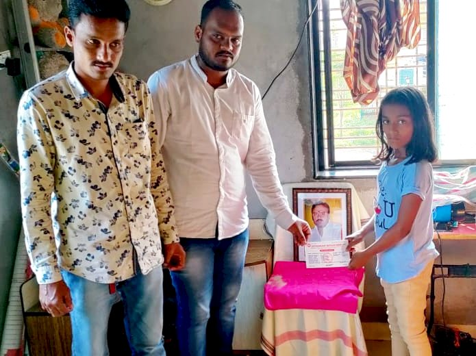 *वाढदिवसाचा अनावश्यक खर्च टाळून  बालाजी मलपे मिञ परिवाराने जोपासली सामाजिक बांधिलकी*