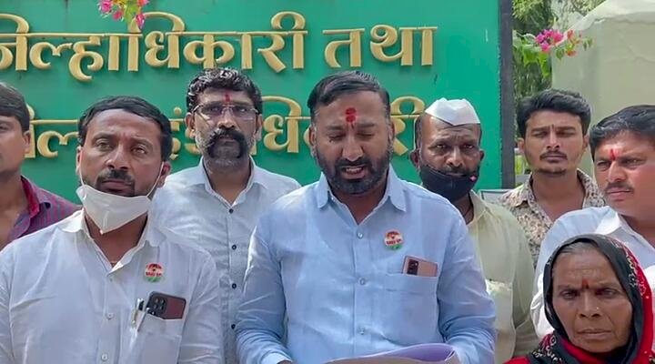 *चुलतीची जमीन पुतण्याने  कोतवालाच्या सहकार्याने लाटली ..*.  *पंढरपूरच्या तहसीलदारांनी केली वाटणी ....*  *पंढरपूर तालुक्यातील करोळे येथील घटना*  *प्रहारची जिल्हाधिकाऱ्यांकडे तक्रार  अन न्याय  न मिळाल्यास आंदोलनाचा इशारा*..