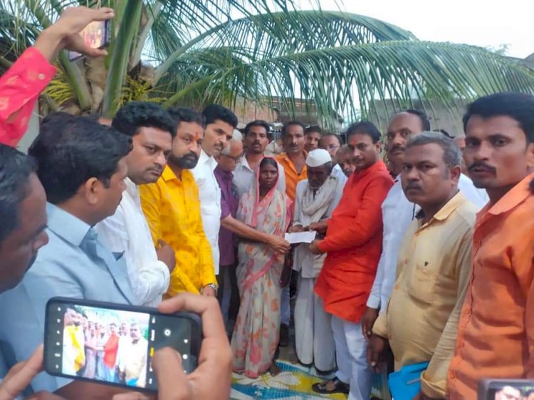 *अतिवृष्टीमुळे नुकसानग्रस्त कुटुंबांना मनसेचा मदतीचा हात :: दिलीप धोत्रे*