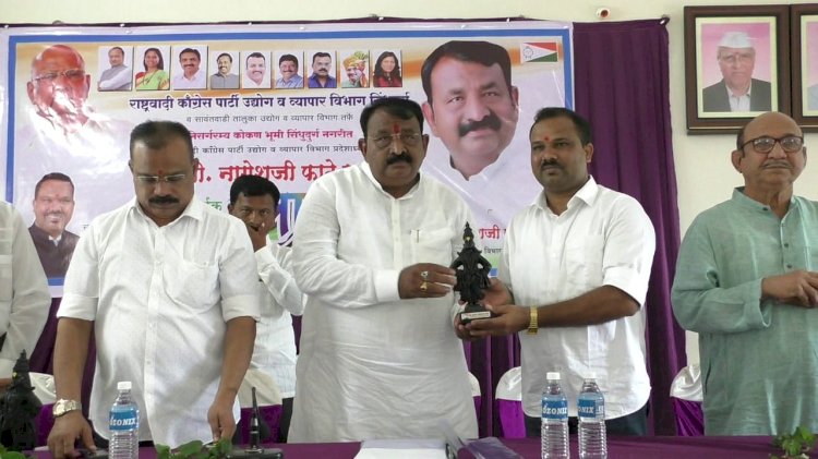 *पुंडलिकाच्या भेटीला विठ्ठलच !*  *राष्ट्रवादी उद्योग व व्यापार  सेलचे  प्रदेशाध्यक्ष नागेश फाटे यांनी केली दळवींची जिल्हाध्यक्षपदी पुर्ननियुक्ती*