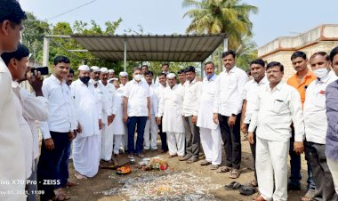 *आ.बबनदादा शिंदे यांच्या आमदार निधीतील विविध विकास कामांचे उंबरे येथे भूमिपूजन*   * *रणजितभैय्या शिंदे यांच्या हस्ते पार पडले भूमिपूजन*