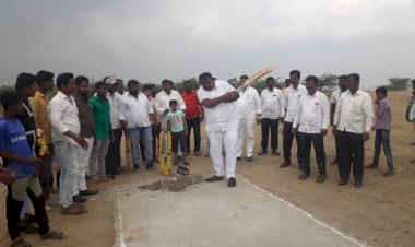 *उंबरगाव येथे भव्य हाफ पिच टेनिस बॉल क्रिकेट स्पर्धेचा शुभारंभ*  *राष्ट्रवादी काँग्रेस पार्टी उद्योग व व्यापार विभाग प्रदेशाध्यक्ष नागेश  फाटे यांच्या हस्ते झाले उद्घाटन*