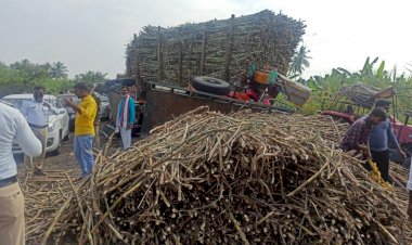 *करकंब व परिसरात ऊस वाहतुकीमुळे अपघाताचे प्रमाण वाढले*  *उस वाहतुकीमुळे काहीजण यम सदनात.... तर काहीजण स्वर्गाचे दारात...*..! *कारखानदारांचे दुर्लक्ष*