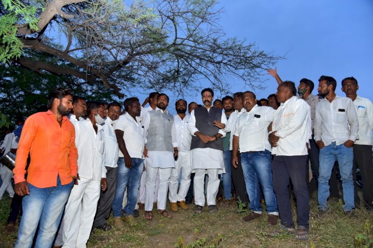 *70 वर्षात एक खासदार तळ्यावर आला.... साऱ्या गावात बोभाटा झाला....!*  *पूर्व भागातील शेतकरी पाणी संघर्ष समिती स्थापन करणार*