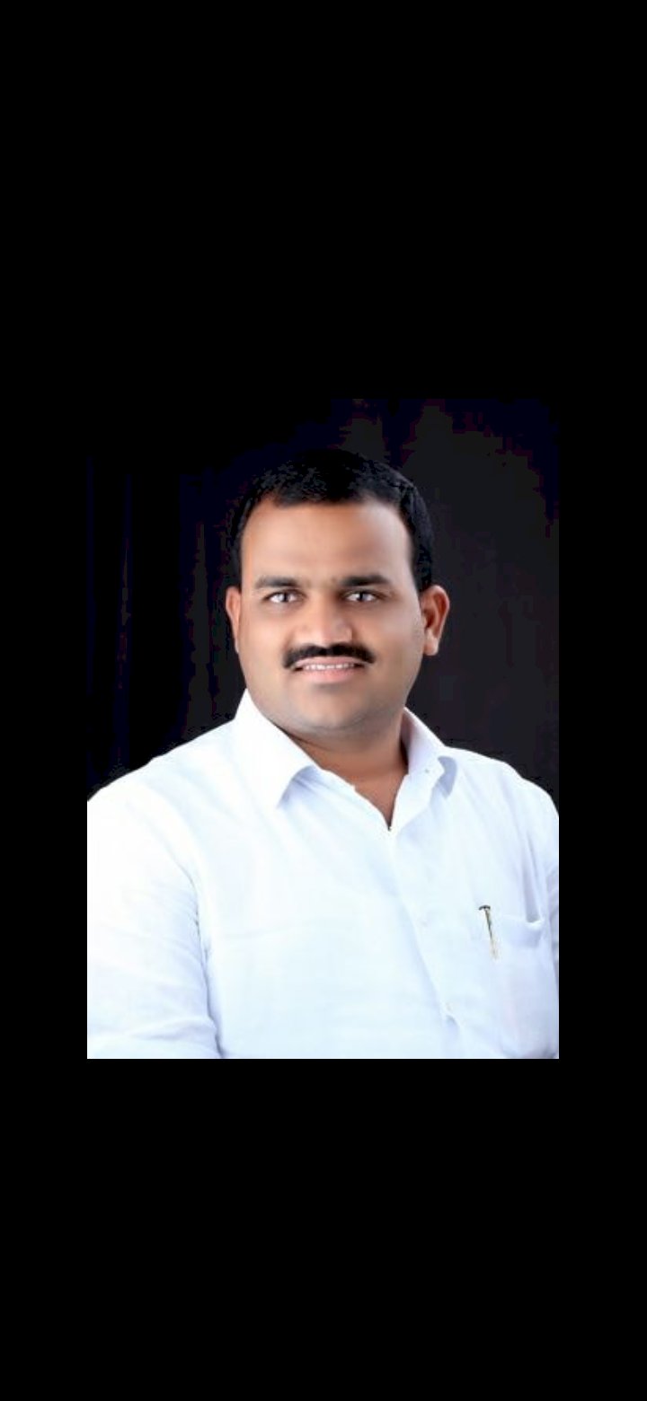 *पंढरपूर ते ओझेवाडी रस्त्याच्या कामासाठी शुक्रवारी रास्तारोको*  *बरेच दिवस पक्ष कार्यक्रमापासून अलिप्त राहिलेले युवक कॉंग्रेसचे जिल्हाध्यक्ष नितीन नागणे गावाकडे जाणाऱ्या रस्त्यांसाठी पुन्हा एकदा आक्रमक**