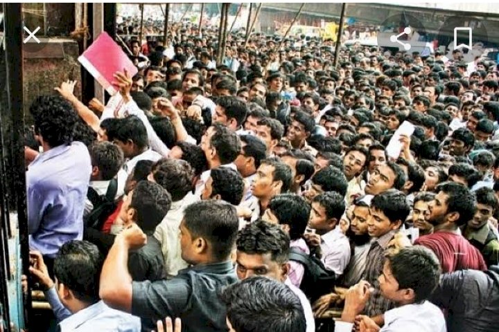 * वाढदिवसाला नाही कमी.... इथे मात्र बेरोजगारांची हमी......*.!   *करकंब परिसरात वाढदिवस साजरा करून मुख्य प्रश्नाला दिली जातेय बगल*  * युवकांनी सावध होण्याची गरज *