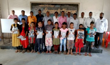 *रामभाऊ जोशी हायस्कूल येथे गरजू मुलांना गणवेशाचे वाटप *