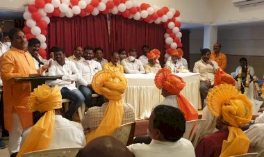 *आगामी पंढरपूर नगरपालिका निवडणुकीत प्रस्थापितांच्या विरोधात 'काका - बापू ' चमत्कार घडविण्याच्या तयारीत*      *पत्रकार दिन साप्ताह समारोपाच्या वेळी दिसून आलेले दृश्य....*