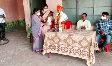 *न्यू इंग्लिश स्कूल करकंब येथे राष्ट्रमाता  जिजाऊ व स्वामी विवेकानंद जयंती साजरी*. . **सीमा बाळासाहेब घाडगे यांना सावित्रीबाई फुले हिरकणी पुरस्काराने सन्मानित**