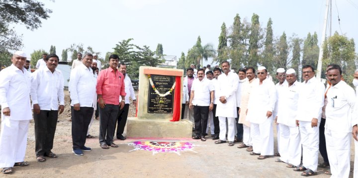 *निश्चित ध्येय आणि आत्मज्योत भेटल्याशिवाय यशाची शिखरे पार करता येत नाही.आ शहाजीबापू*  *वाडीकुरोली येथे कल्याणराव काळे व्यापारी संकुलाचे उद्घाटन व रायझिंग स्टार पब्लिक स्कूलचा भूमिपूजन समारंभ संपन्न*