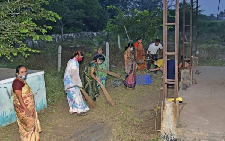 *करकंब स्मशानभूमी ला मायेच्या स्वच्छतेचे लागले हात..... आता गावही स्वच्छतेसाठी पुढाकार घेईल जोरात......!** **करकंब च्या युवती महिला व लेकीचे झाड यांनी केली स्मशानभूमीची स्वच्छता अभियान** : *"कै. पुष्पा नारायण दुधाने यांच्या स्मृती पिद्यार्थ स्वच्छता अभियानाची सुरुवात.**