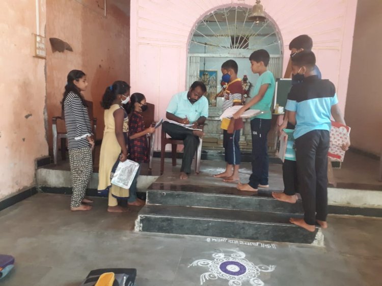 *करकंब येथे मुलांच्या शिक्षणासाठी पारावरची शाळा*  *DAV रामभाऊ जोशी हायस्कूलचा उपक्रम*