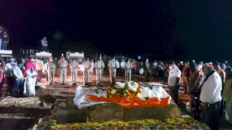 *करकंब येथील बीएसएफचा जवान चंद्रकांत उर्फ बाळासाहेब माळी यांचेवर शासकीय इतमामात अंत्यसंस्कार*