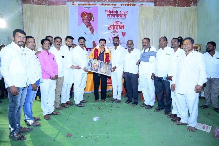 : *सेनेचे माजी जिल्हाप्रमुख दीपक (मेंबर) गायकवाड यांच्या वाढदिवसानिमित्त जिल्हाप्रमुख संभाजी राजे शिंदे व शिवसेना परिवाराने केला सन्मानपूर्वक विशेष सत्कार....!*