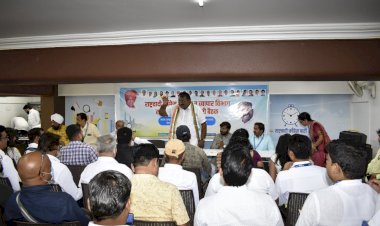 *विविध उद्योगाची माहिती ग्रामीण भागापर्यंत पोहचविण्यासाठी 'उद्योग रथ' फिरविणार : नागेश फाटे*   *राष्ट्रवादी काँग्रेस पार्टी उद्योग व व्यापार विभागाची  राज्यस्तरीय पदाधिकारी बैठक उत्साही वातावरणात पडली पार*    *राष्ट्रवादी भवन पुणे येथे सोमवारी झालेल्या बैठकीला  राज्यभरातील पदाधिकाऱ्यांची उपस्थिती* ...