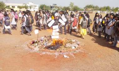 *करकंब येथे "खेलो होली, इक्को फ्रेंडली" ‌होळीउत्सव संपन्न*  *रामभाऊ जोशी हायस्कूलच्या राष्ट्रीय हरित सेनेच्या वसुंधरा पर्यावरण मंडळाचा उपक्रम*