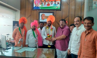 *पंढरीत  राष्ट्रवादीचे दोन प्रदेशाध्यक्षांची झाली भेट*  *राष्ट्रवादी विद्यार्थी काँग्रेस प्रदेशाध्यक्ष  सुनील गव्हाणे यांची उद्योग व व्यापार विभागाचे प्रदेशाध्यक्ष  नागेश फाटे यांचे  कार्यालयास सदिच्छा भेट* 