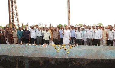 *३लाख ३०हजार ३३३ मे.टन गाळप यशस्वी करून सांगोला साखर कारखान्याचा सांगता समारोप संपन्न*  *१५दिवसांचा कामगारांना पगार बोनस म्हणून जाहीर*