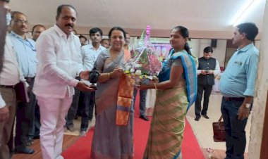 **शिवसेनेचे मा जिल्हा उपप्रमुख महेशनाना साठे यांच्या वतीने विधानपरिषदेच्या उपसभापती मा. डॉ. निलमताई गो-हे यांचा सन्मान*  *श्री विठ्ठल रूक्मिणी मंदिर व परिवार देवतांच्या मंदिरांचे संवर्धन कामास शासनाचा निधी मिळवून दिल्याबद्दल केला सत्कार*