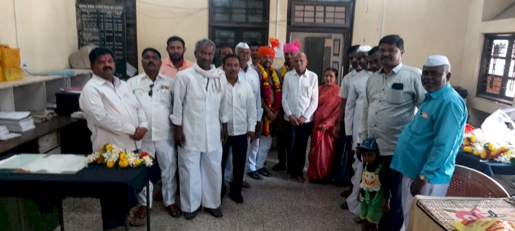 *करकंब येथील नंबर दोन विविध कार्यकारी सोसायटी च्या चेअरमन पदी युवा नेते अभिषेक पुरवत तर व्हा चेअरमन पदी संजय बोचरे यांची निवड.* *पंढरपूर तालुक्याचे भिष्माचार्य.. सहकार रत्न... माजी पंचायत समिती सभापती ....यांचे नातू अभिषेक पूरवत चेअरमन पदासाठी निवड...!*