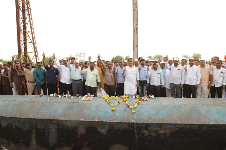 *३लाख ३०हजार ३३३ मे.टन गाळप यशस्वी करून सांगोला साखर कारखान्याचा सांगता समारोप संपन्न*  *१५दिवसांचा कामगारांना पगार बोनस म्हणून जाहीर*