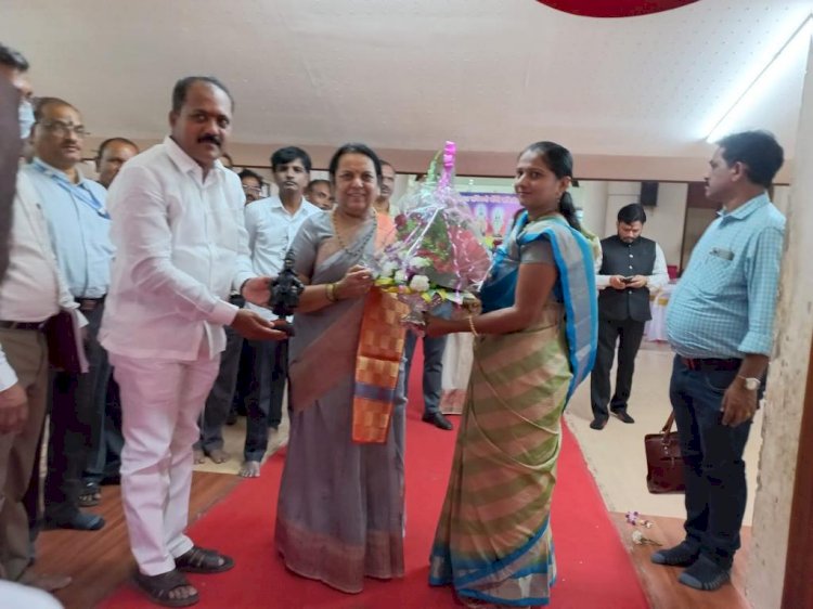**शिवसेनेचे मा जिल्हा उपप्रमुख महेशनाना साठे यांच्या वतीने विधानपरिषदेच्या उपसभापती मा. डॉ. निलमताई गो-हे यांचा सन्मान*  *श्री विठ्ठल रूक्मिणी मंदिर व परिवार देवतांच्या मंदिरांचे संवर्धन कामास शासनाचा निधी मिळवून दिल्याबद्दल केला सत्कार*