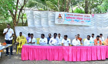 .*विरोधकांचा घंटागाडी साठी चार दिवसाचा अल्टिमेट... चार दिवसात घंटागाडी गावात आल्यास ग्राम विकास अधिकारी यांचा सत्कार होणार....*..?*  *एकलव्य भूमिपूजनप्रसंगी सत्ताधारी आणि विरोधकांमध्ये राजकीय धनुर्विद्या चा सामना.... संयोजक झाले अवाक्.....!*