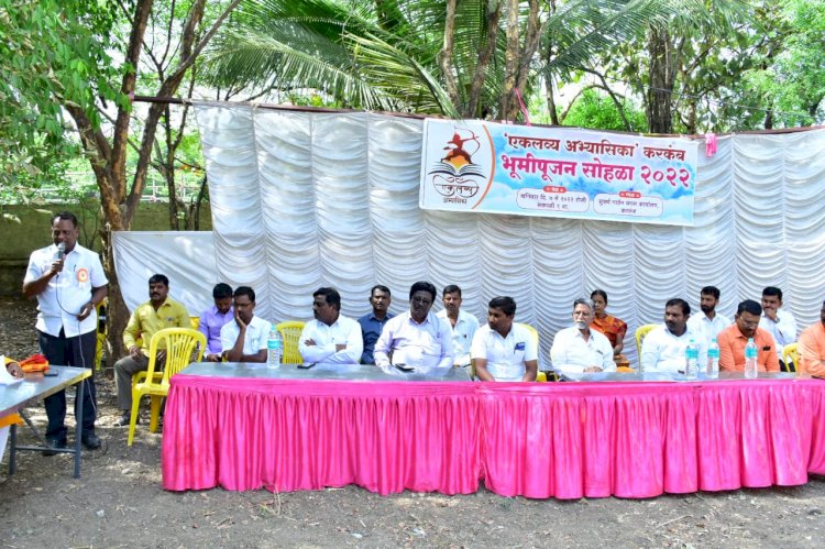 .*विरोधकांचा घंटागाडी साठी चार दिवसाचा अल्टिमेट... चार दिवसात घंटागाडी गावात आल्यास ग्राम विकास अधिकारी यांचा सत्कार होणार....*..?*  *एकलव्य भूमिपूजनप्रसंगी सत्ताधारी आणि विरोधकांमध्ये राजकीय धनुर्विद्या चा सामना.... संयोजक झाले अवाक्.....!*