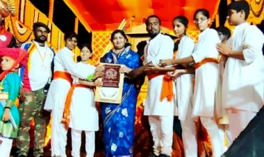 *रायगड येथील शिवराज्य अभिषेक सोहळ्यात करकंबच्या शिवरत्न मर्दानी खेळाच्या आखाड्याने सर्वांचे वेधून घेतले लक्ष......!*  *छत्रपती संभाजी राजे भोसले यांनी केले कौतुक..*  *करकंब च्या शिवरत्न मर्दानी आखाडा खेळ बनला मुख्य आकर्षण.*