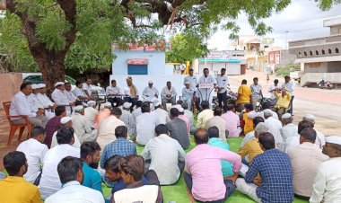 *बंद कारखाने सुरू करण्याची हातोटी बसलेल्या अभिजीत पाटील यांचा विजय निश्चित* - :सुभाषराव माने *  *ॲड.वामनराव माने यांचा ईश्वर वठार येथील बैठकीत विजयी गट म्हणून अभिजीत पाटील यांच्यावर ठाम विश्वास*