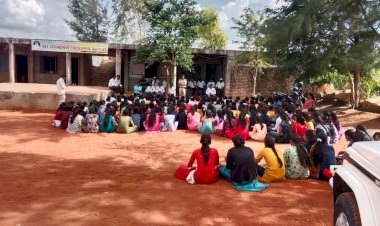 *बालकांचे हित जपण्याकरता बालविवाह रोखणे हीच काळाची गरज -पोलीस उपनिरीक्षक महेश मुंडे*   *सांगवी येथे महिला बचत गट, आशा वर्कर, ग्रामस्थ यांना बालविवाह रोखण्यासाठी संदर्भात केले आवाहन