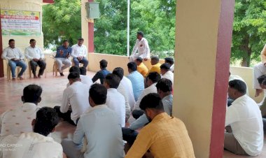 *शेतकऱ्यांना ड्रोनद्वारे शेतीची फवारणी यंत्राला 5 लाख रु अनुदान - महेश देवकते*  -* महाराष्ट्र कृषी दिनाच्या पूर्वसंध्येला गावागावात कृषी संजीवनी अभियानांतर्गत जनजागृती अभियानाचे आयोजन*