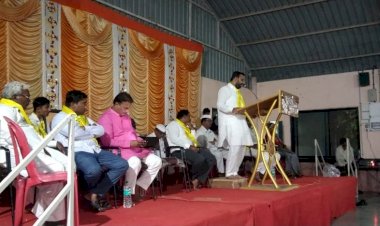 *विठ्ठल परिवारातील होता तर... पुण्यात मीटिंग का घ्यावी लागली-भगीरथ भालके*   *शेतकरी सभासदांच्या अडचणी दूर करण्याऐवजी पायात पाय घातला नसता तर ही वेळ आली नसती.*   *शेतकरी सभासद मालकीचा असलेला कारखाना कधी खाजगी होईल हे माहिती होणार नाही.*